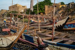 Accra;-Ghana;-Jamestown;-beach;-pirogue;-James-Fort;-Royal-African-Company;-1673;-colonial-heritage;-Gold-Coast;-plastic-pollution;-waste;-Korle-Lagoon;-environmental-crisis;-artisanal-fishing;-fishing-community;-Gulf-of-Guinea;-West-Africa;-documentary-photography;-environmental-photography;-Kaleidos;-Kaleidos-images;-La-parole-à-limage;-Stories-Pictures;-Tarek-Charara